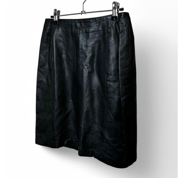 VINTAGE 90S BLACK GENUINE LEATHER MINI SKIRT SIZE-8, fits smaller